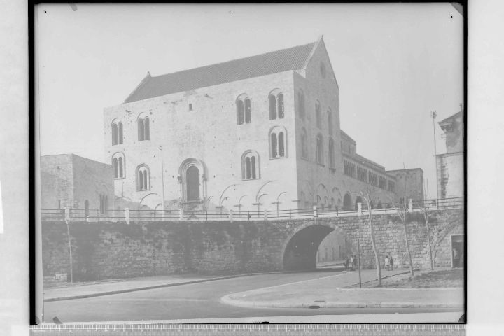 BARI - Basilica di S. Nicola (negativo) di Foto Ficarelli, Riproduzione Soprintendenza (XX)
