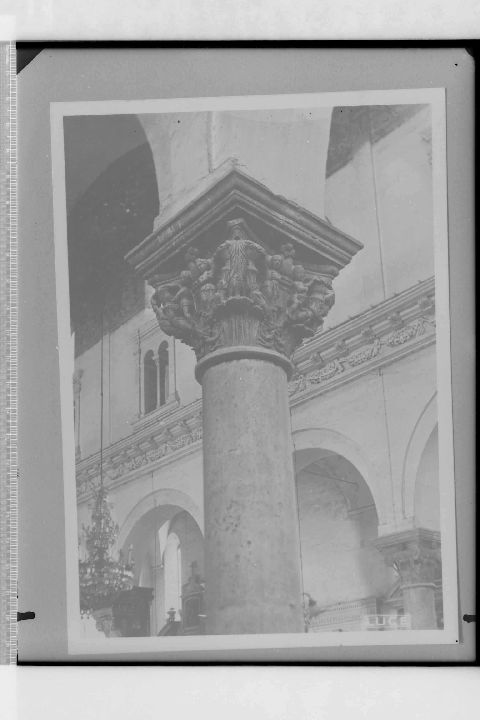 GRAVINA DI PUGLIA (BA) - Cattedrale - Capitello (negativo) di Foto LUCE, Riproduzione Soprintendenza (XX)