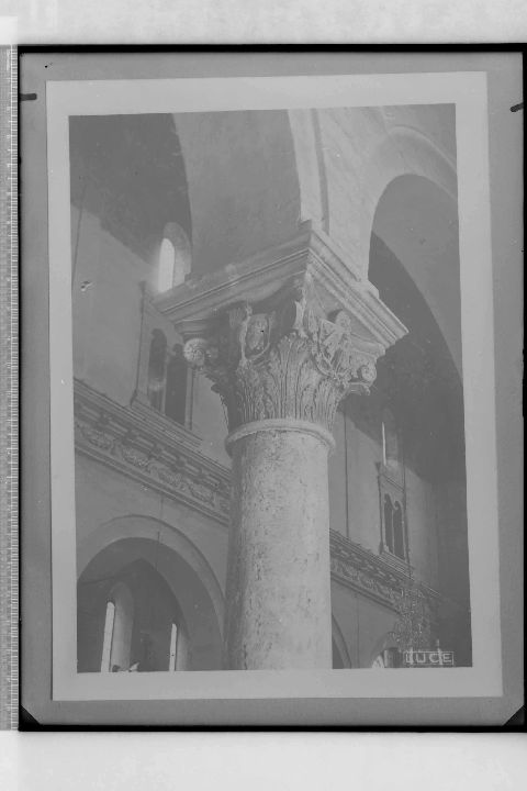 GRAVINA DI PUGLIA (BA) - Cattedrale - Capitello (negativo) di Foto LUCE, Riproduzione Soprintendenza (XX)