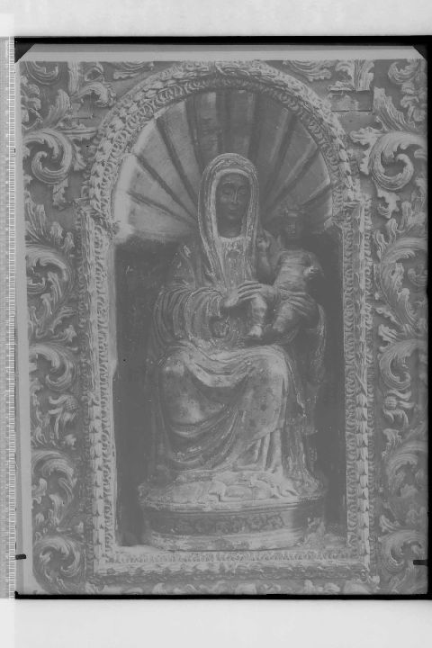 BITETTO (BA) - Chiesa S. Maria Veterana ora della SS. Annunziata - Statuain pietra (negativo) di Soprintendenza (XX)