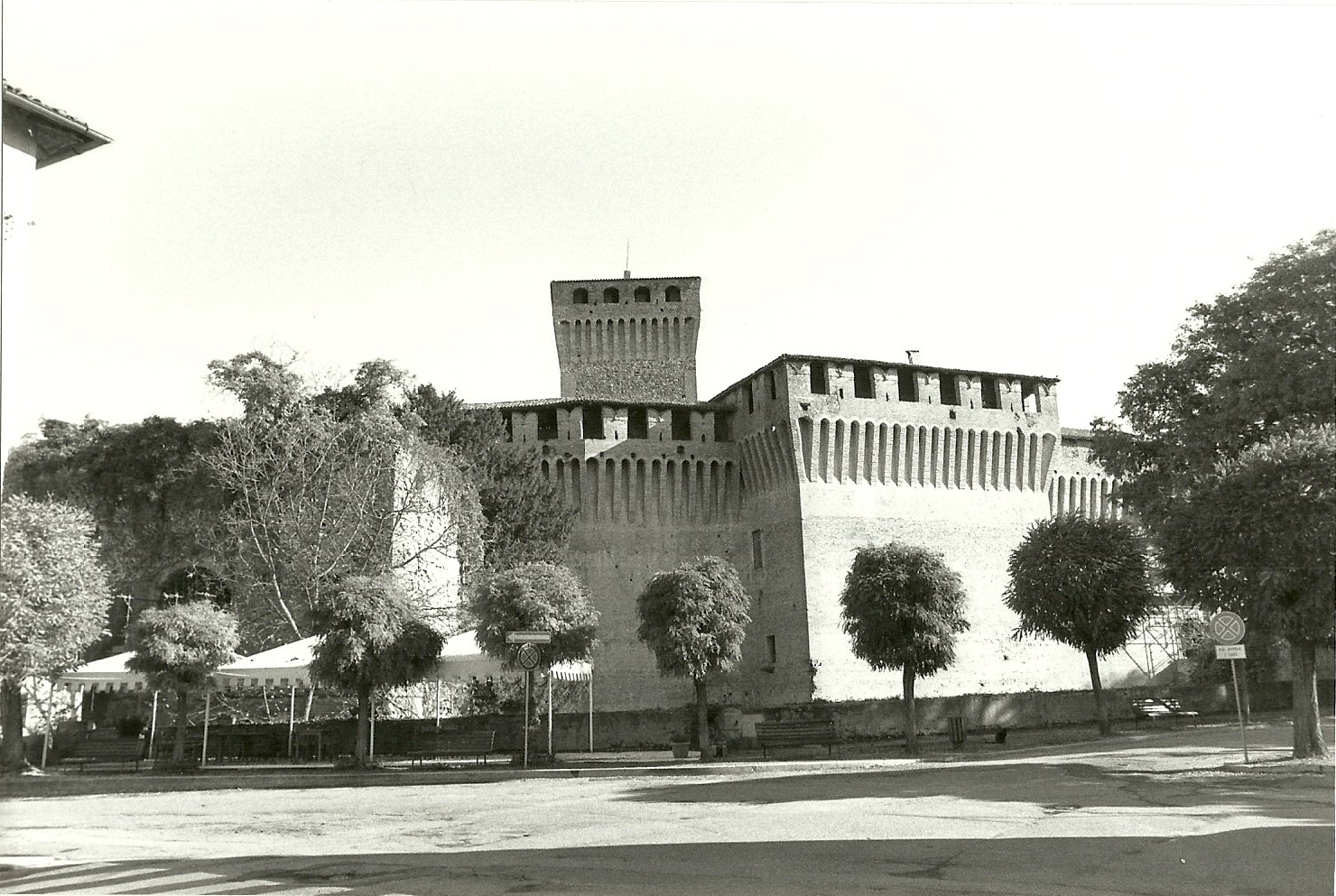 Castello di Montechiarugolo (castello) - Montechiarugolo (PR)  (sec. XV)