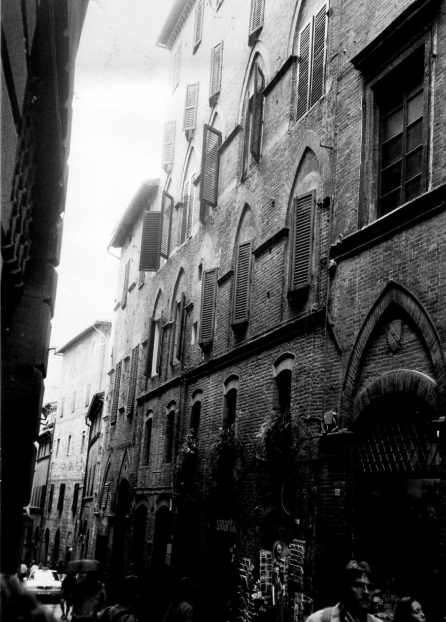 Casa di origine trecentesca (casa) - Siena (SI) 