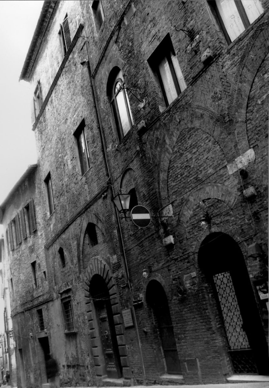PALAZZO IN VIA DEI ROSSI (palazzo) - Siena (SI)  (XIV, seconda metà; XVI, metà)