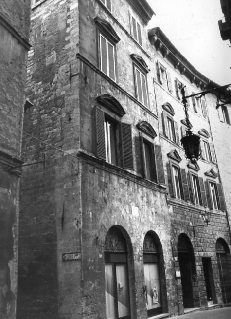 RESTI DI TORRE IN VIA C. ANGIOLIERI (torre, medievale) - Siena (SI) 
