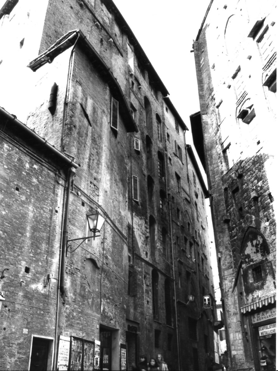 Palazzo Griccioli (palazzo (e resti di torre), signorile) - Siena (SI)  <br>Condizioni d'uso: <a class='link-esterno' href='https://docs.italia.it/italia/icdp/icdp-pnd-circolazione-riuso-docs/it/v1.0-giugno-2022/testo-etichetta-BCS.html' target='_bcs'>Beni Culturali Standard (BCS)</a>