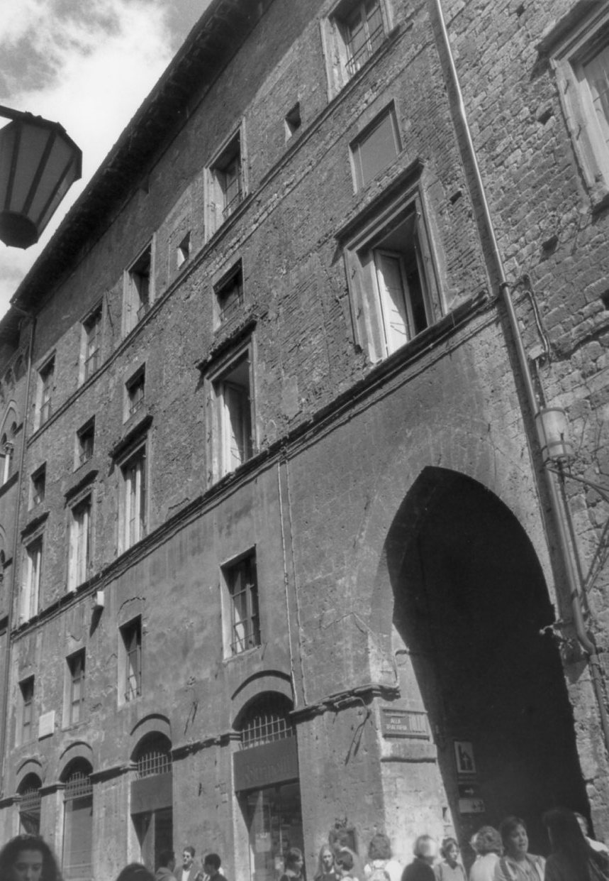 CASA NATALE DI FEDERIGO TOZZI e ARCO DEI ROSSI (palazzo) - Siena (SI)  (XVIII, terzo quarto)