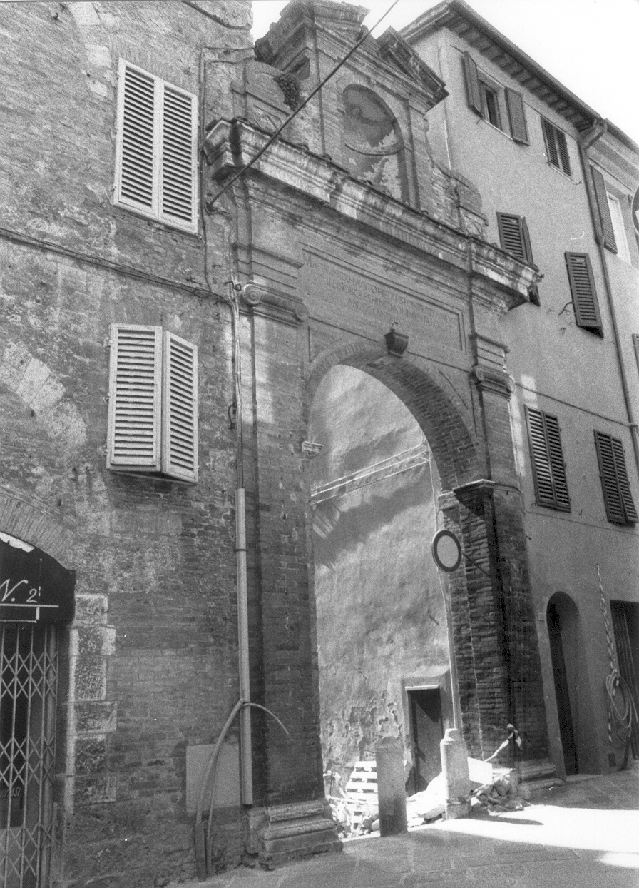 Arco di Fonteguista (Porta) - Siena (SI) 