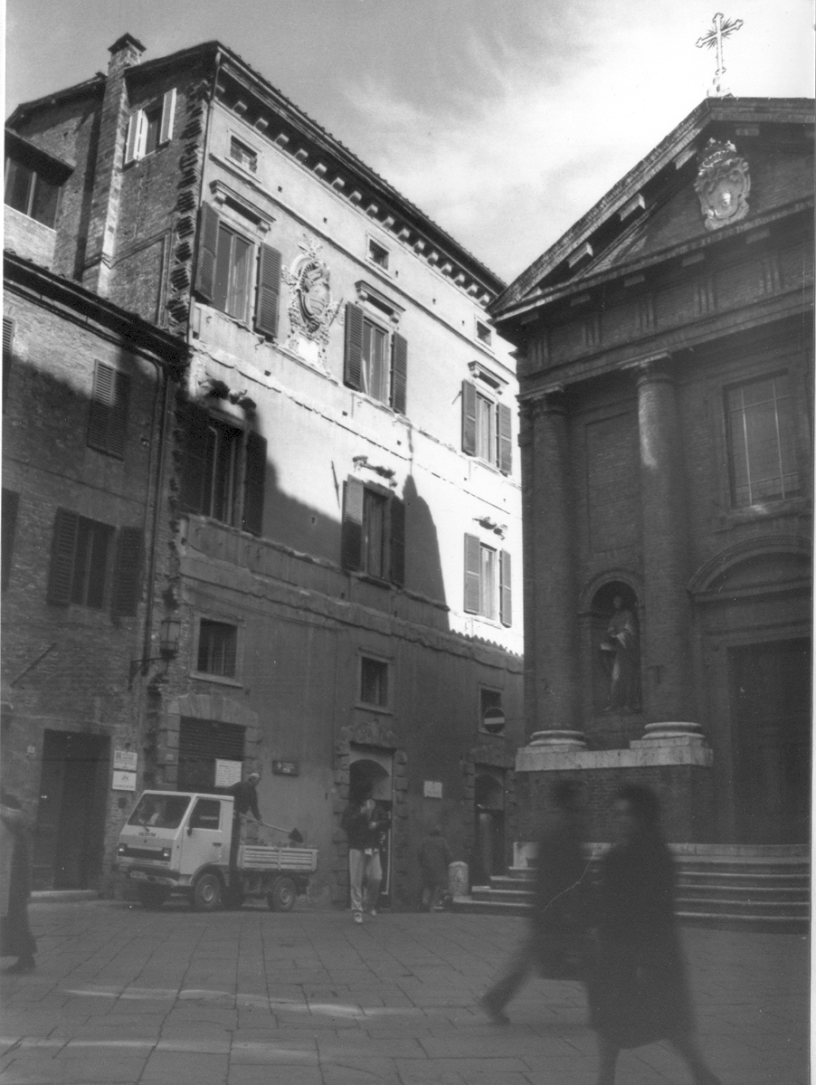 Palazzo Palmieri poi Nuti (palazzo, nobiliare) - Siena (SI)  <br>Condizioni d'uso: <a class='link-esterno' href='https://docs.italia.it/italia/icdp/icdp-pnd-circolazione-riuso-docs/it/v1.0-giugno-2022/testo-etichetta-BCS.html' target='_bcs'>Beni Culturali Standard (BCS)</a>