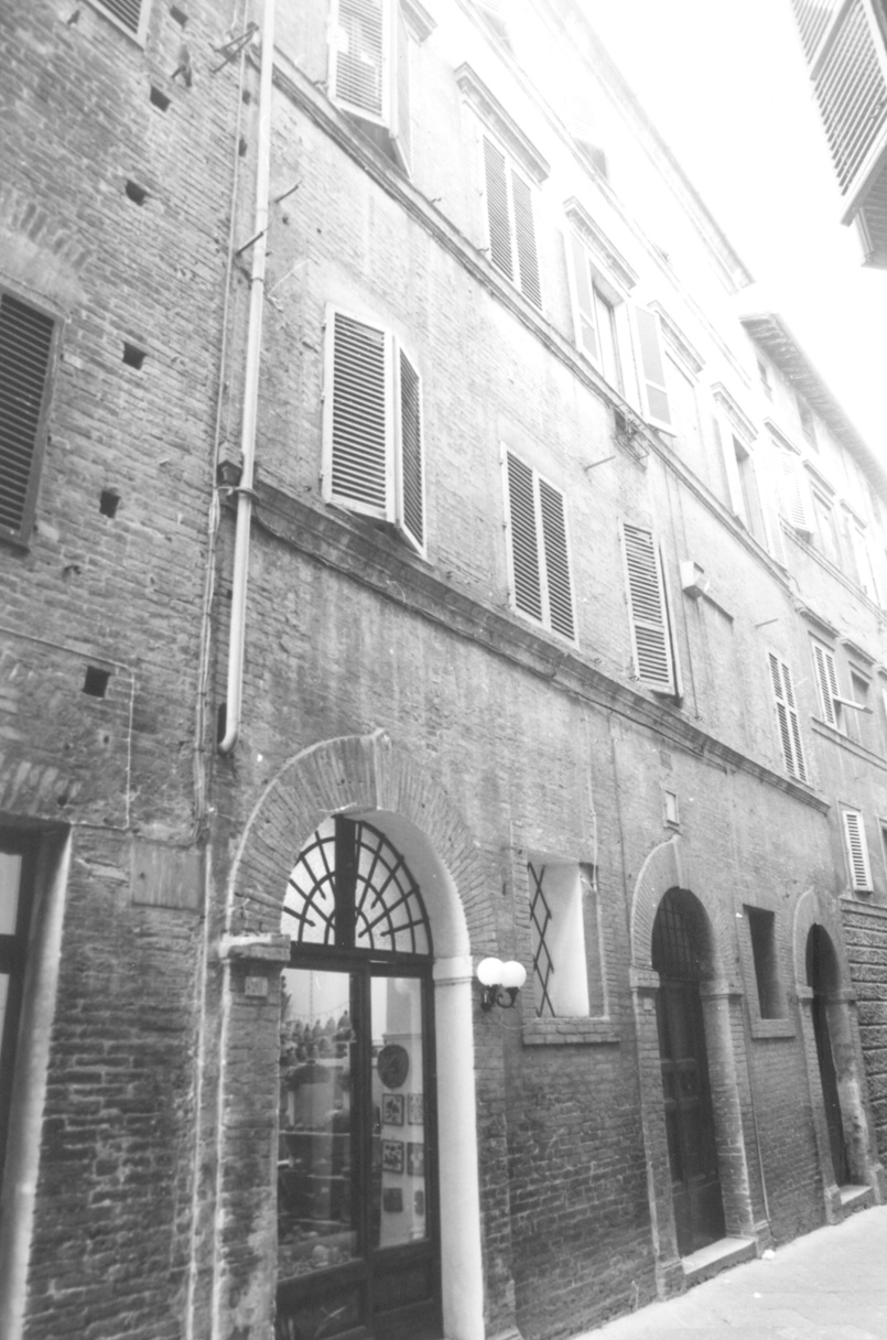 Palazzo in via San Pietro n. 18 (palazzo, privato) - Siena (SI) 