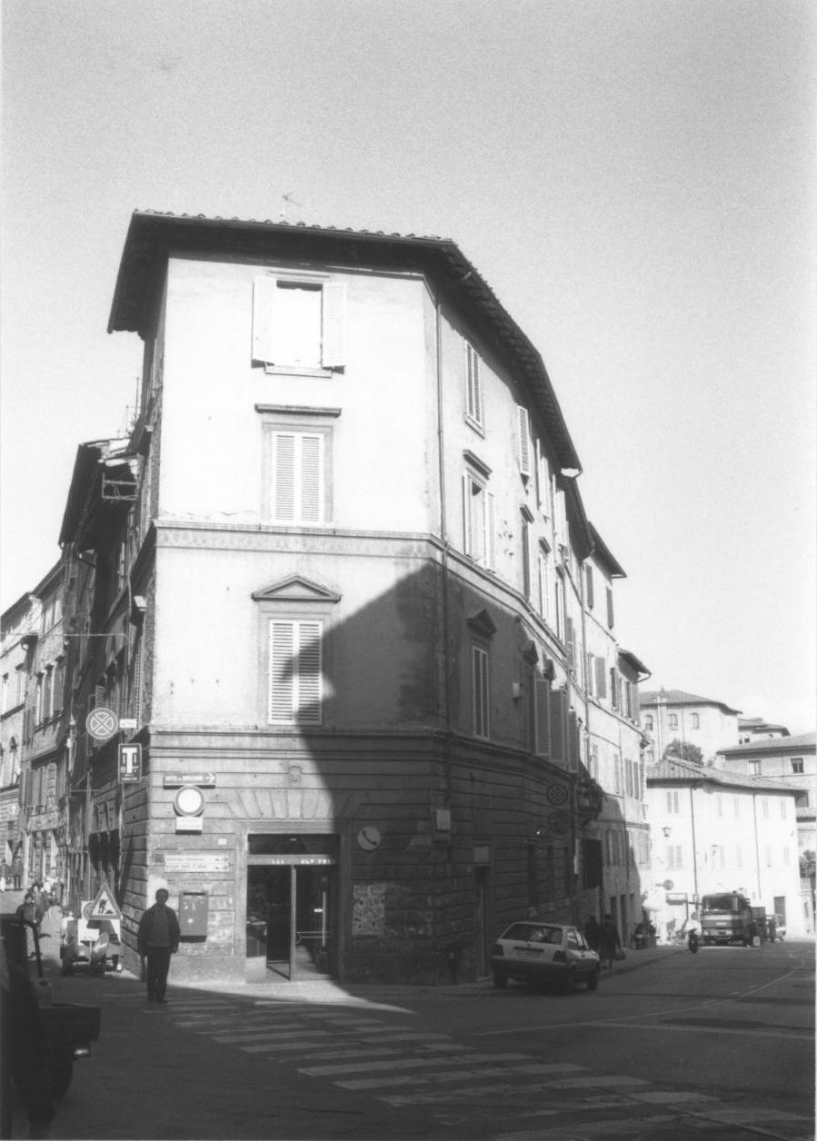 PALAZZO D'ANGOLO tra Via Garibaldi e Via Camollia (palazzo, residenziale) - Siena (SI)  (XVI)
