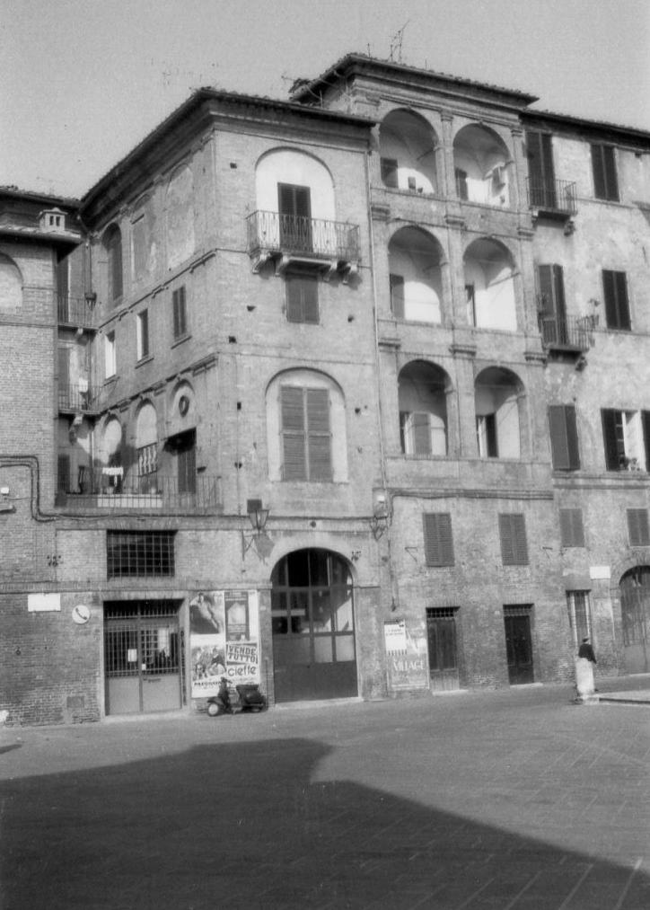 Palazzo con loggiato (palazzo) - Siena (SI) 