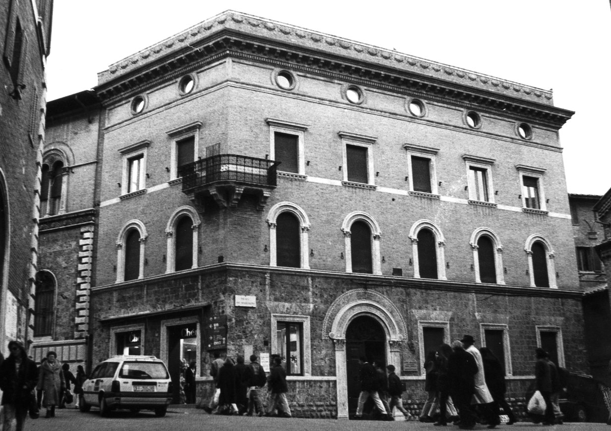 palazzo Franci (palazzo, signorile) - Siena (SI)  (XX, prima metà)