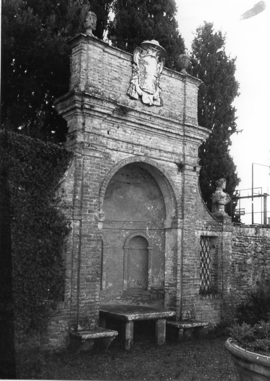 ESEDRA NEL GIARDINO DELLA VILLA CHIGI ZONDADARI (esedra) - Siena (SI)  (XVI, metà; XVI, metà)