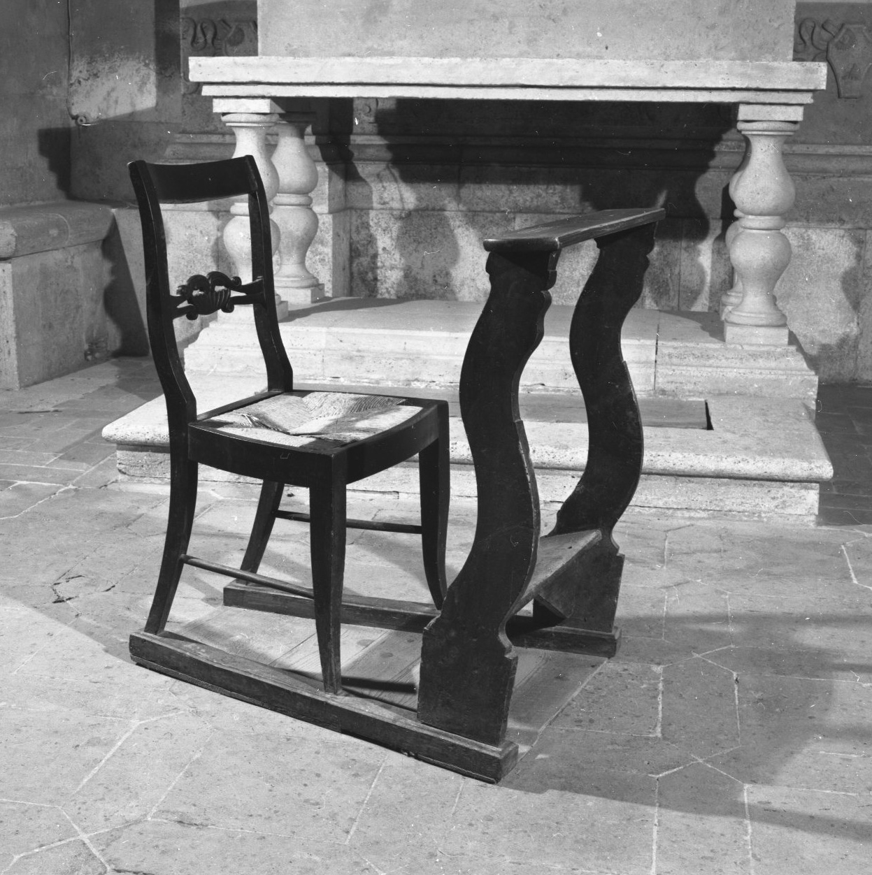 sedia con inginocchiatoio - bottega senese (sec. XIX)