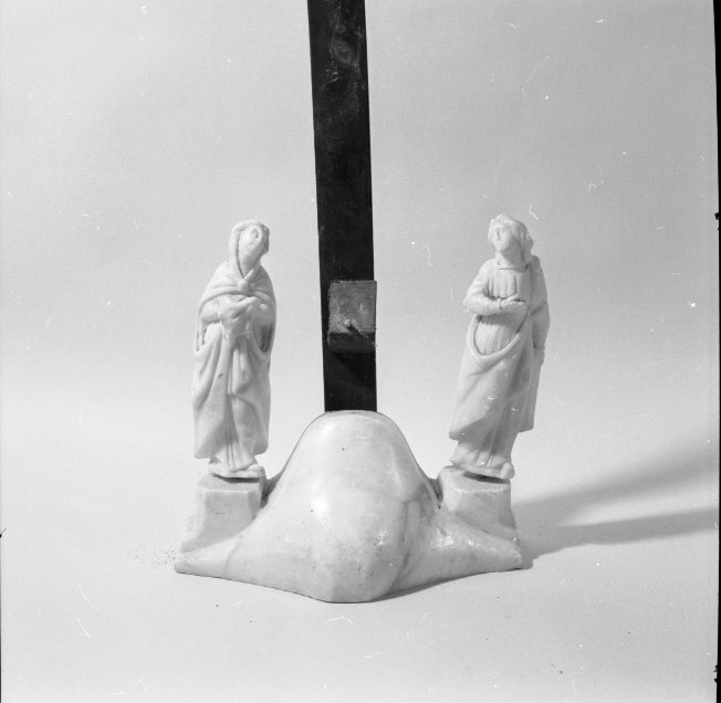 Madonna, San Giovanni Evangelista (base per croce) - bottega toscana (fine/ metà secc. XVI/ XVII)