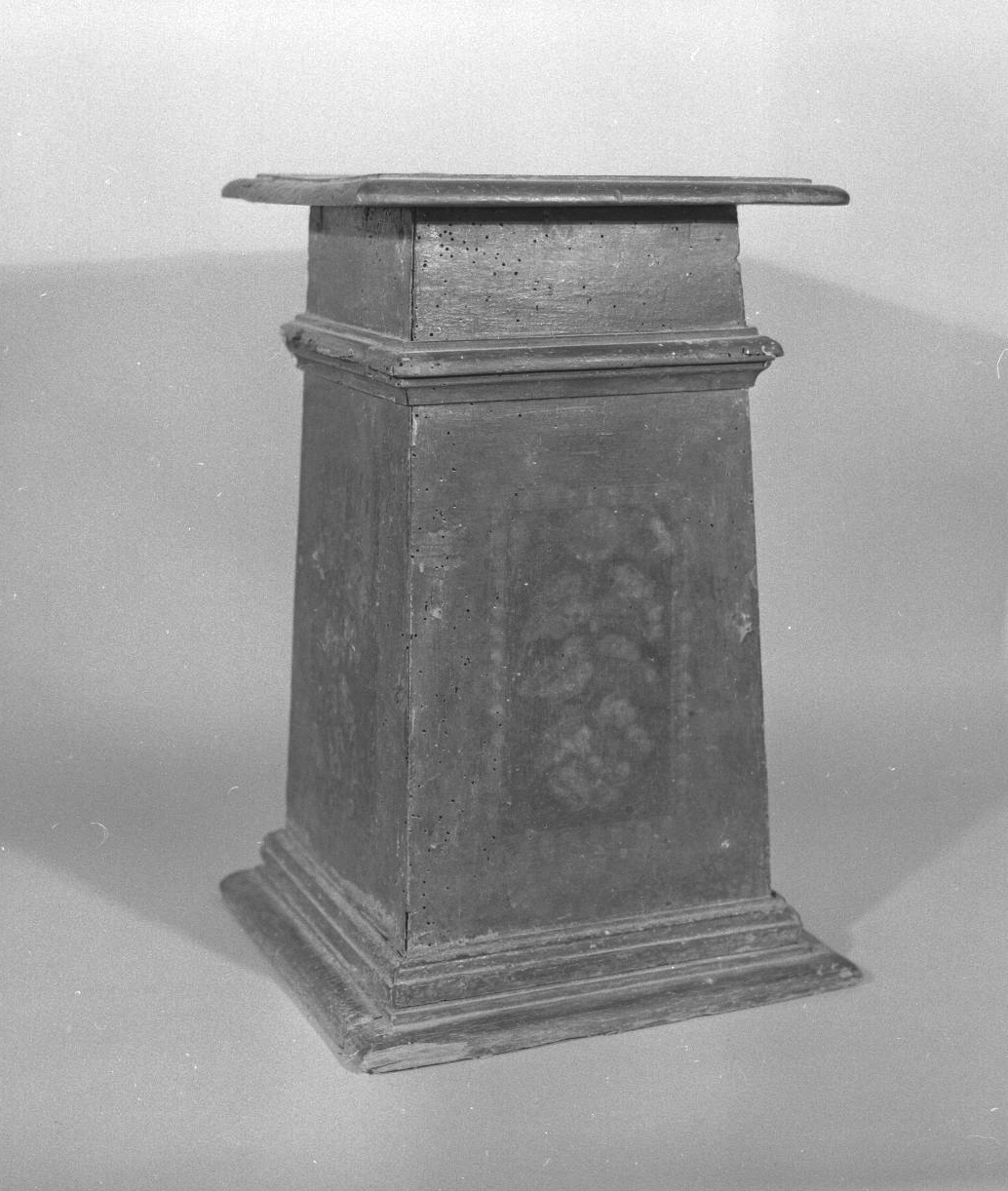 piedistallo, serie - bottega senese (fine/ inizio secc. XVIII/ XIX)