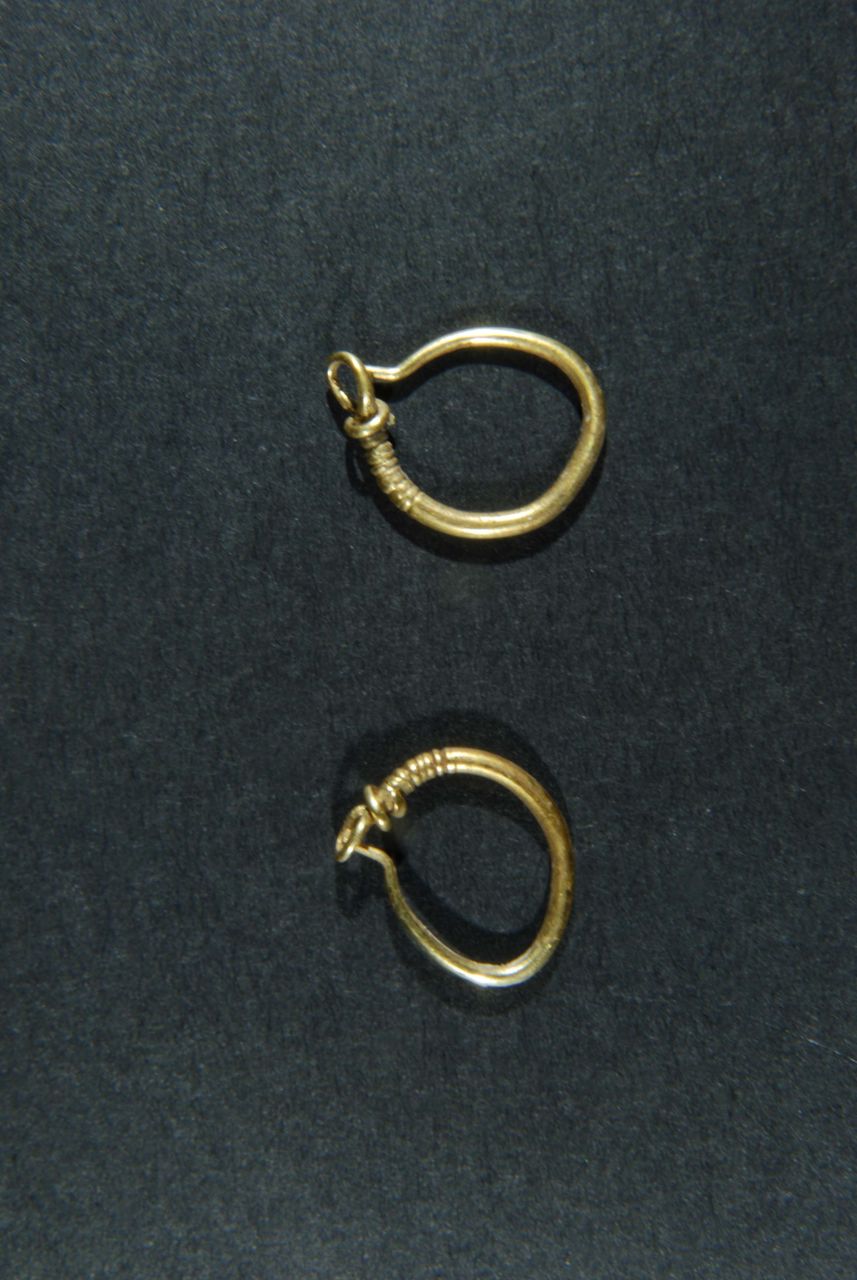 coppia di orecchini (secc. III-II a.C)