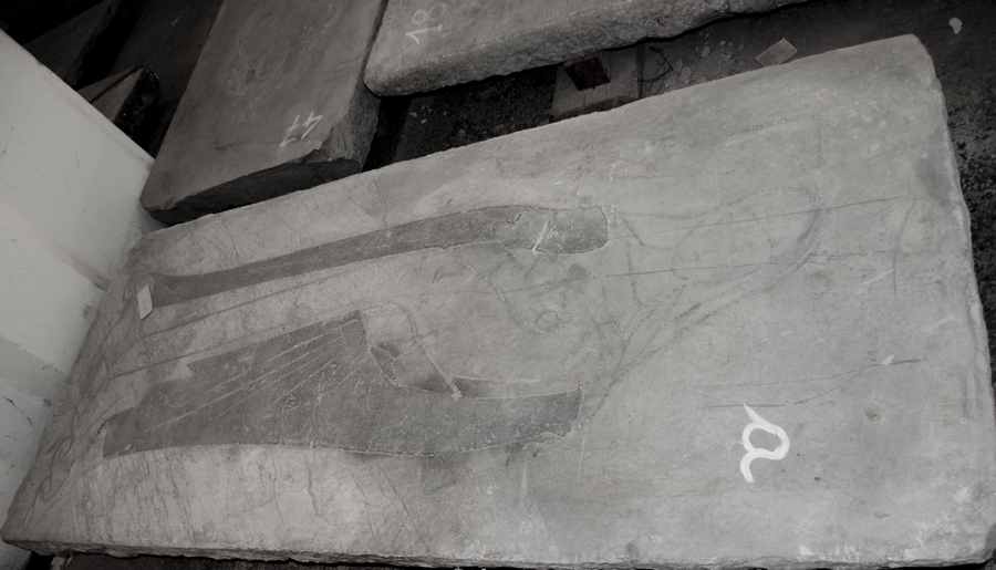 lapide tombale - ambito lucchese (Sec.XIV)