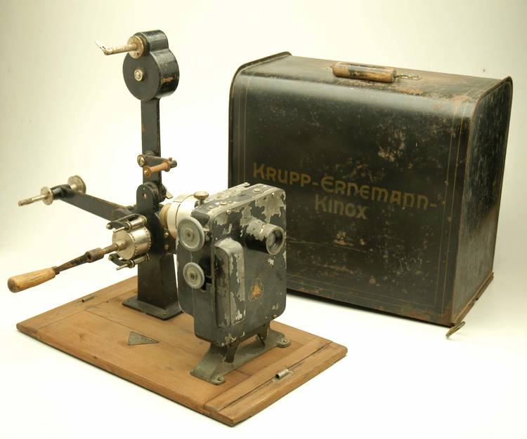 Proiettore (Apparecchio cinematografico da proiezione, 35mm - Funzionamento a manovella) - Krupp Ernemann - Dresda (secondo quarto XX sec)