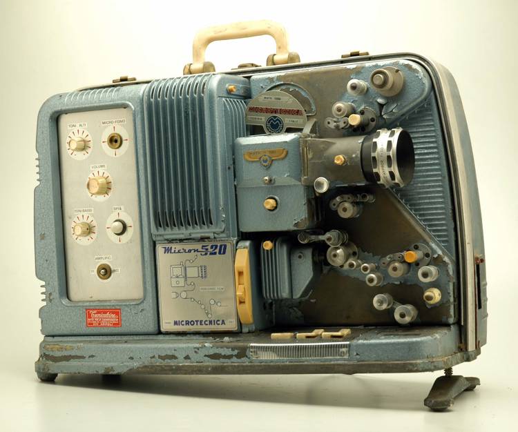 Proiettore (Apparecchio cinematografico da proiezione, 16mm - Funzionamento elettrico) - Microtecnica - Torino (metà XX sec)