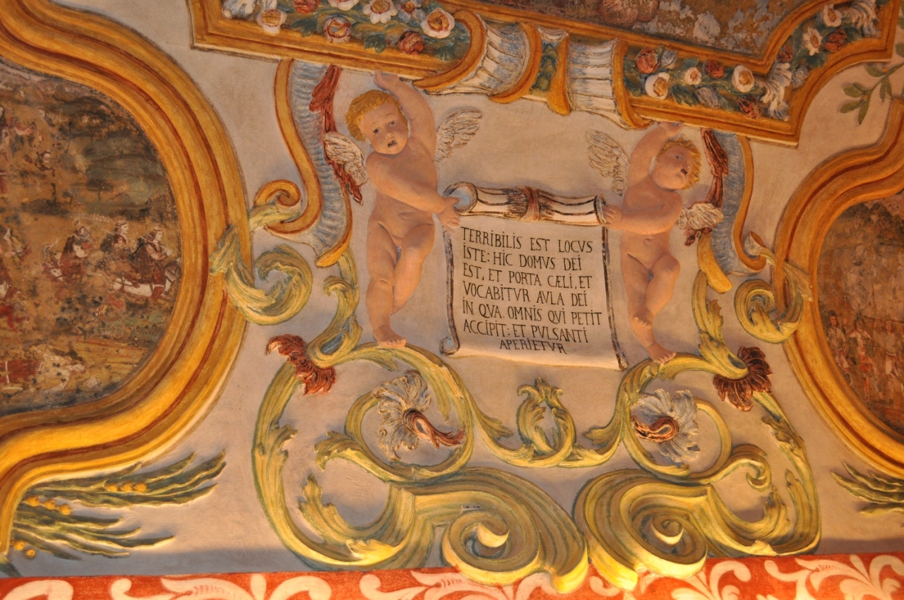 Angioletti reggicartiglio (decorazione plastico-pittorica)