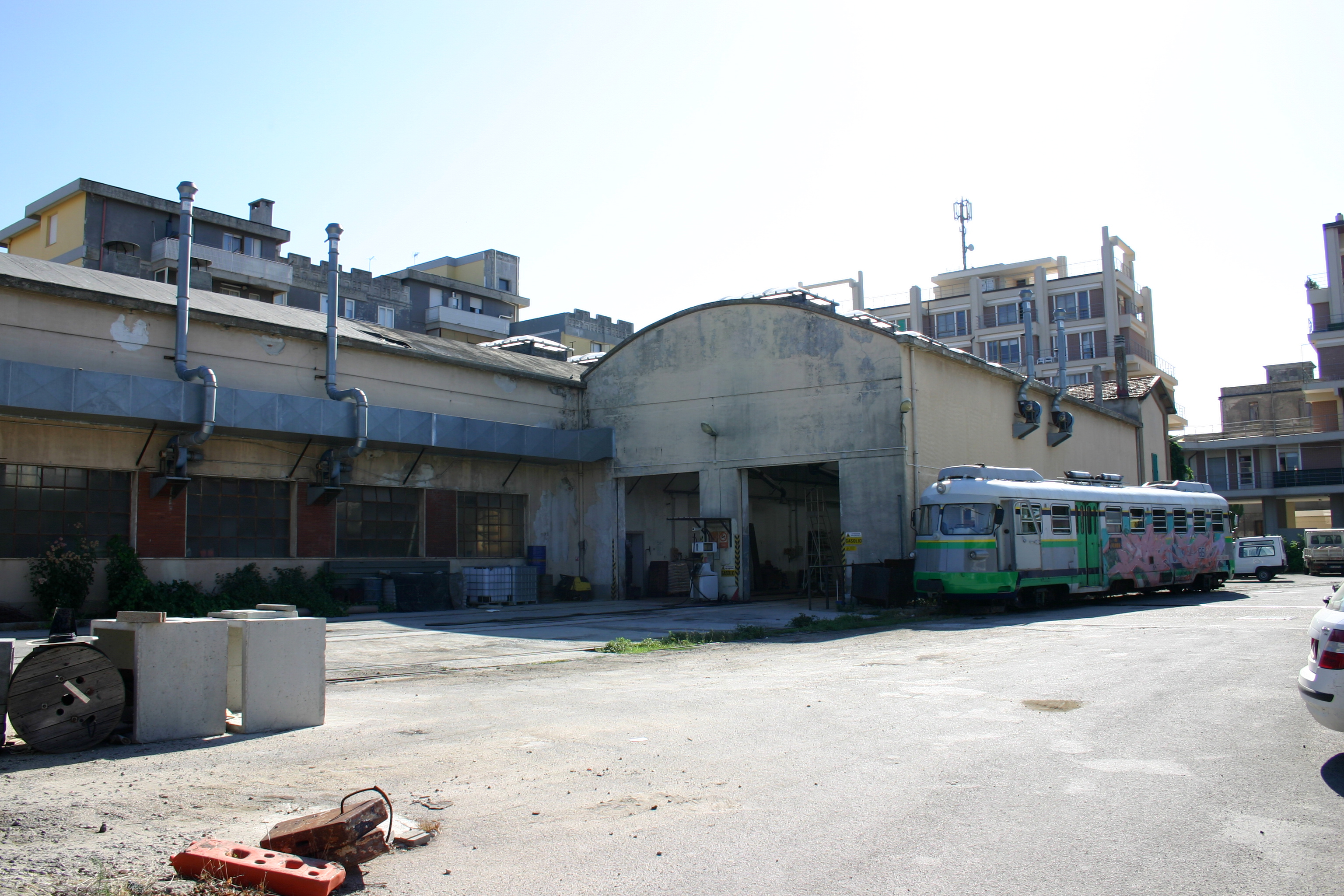 Stazione delle ferrovie complementari della sardegna di macomer (stazione, ferroviario)