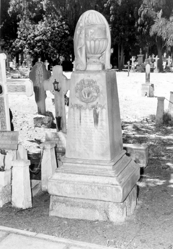 Rosa pelleano larco (monumento funebre)