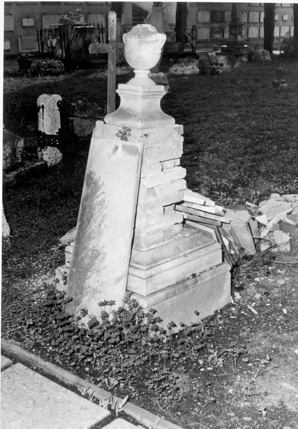 Monumento funebre