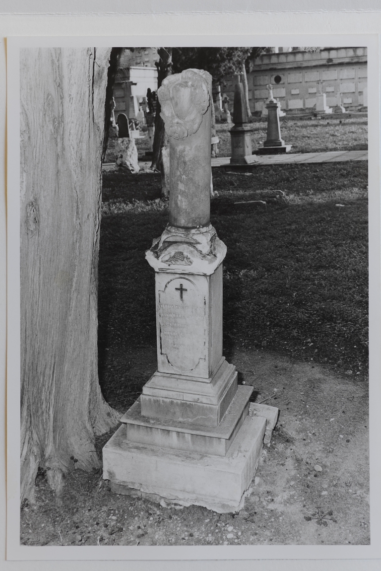 Nina papoff (monumento funebre)