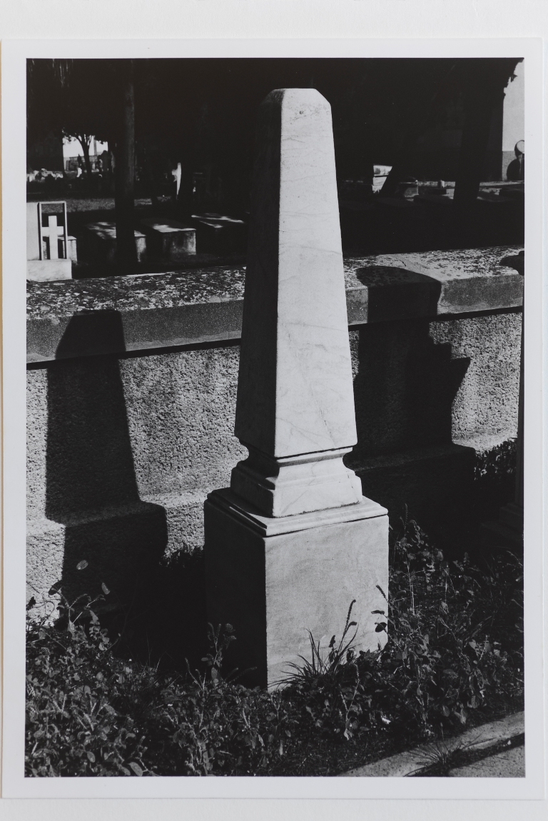 Monumento funebre