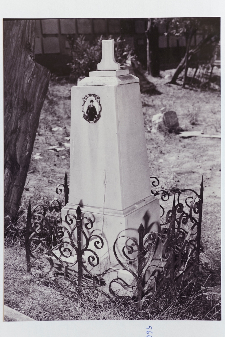 Pietro operti-maddalena pistis (monumento funebre)