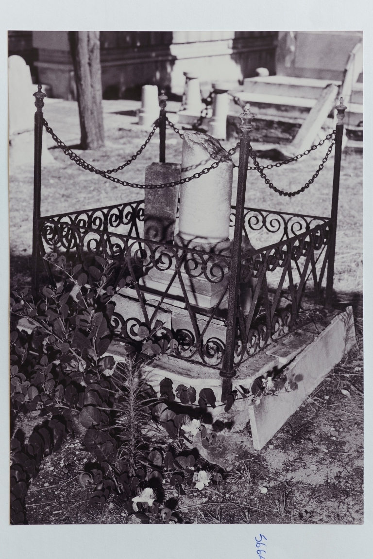 Monumento funebre