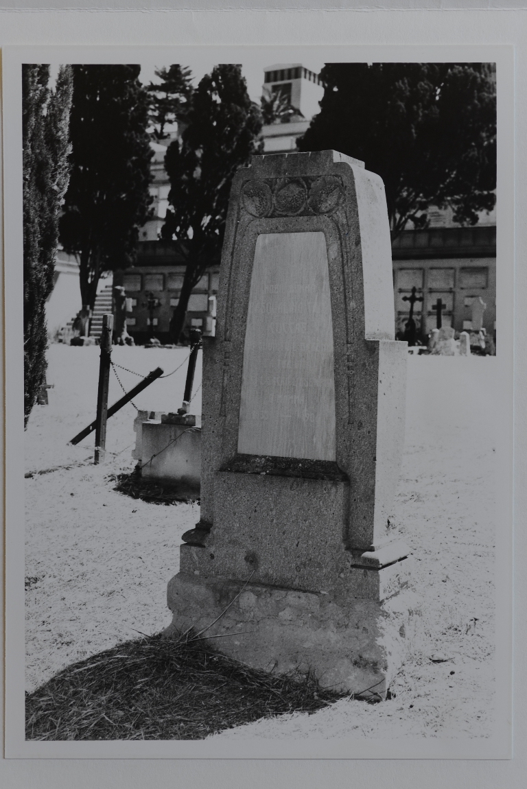 Pasqualina Viuti Cuccas (monumento funebre) - ambito cagliaritano (sec. XX)