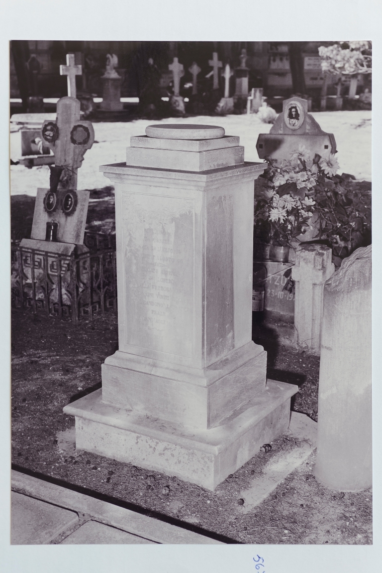 Ida toselli (monumento funebre)