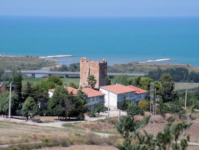 Torre di Montebello (torre, difensiva) - Montenero di Bisaccia (CB) 