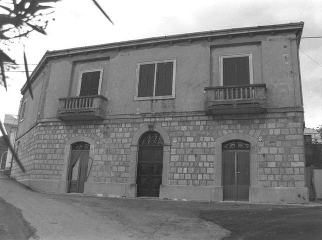 Blascetta-Ricciuti (palazzo, borghese, monofamiliare) - Montemitro (CB) 