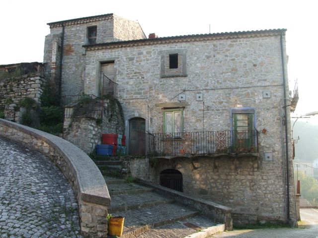 palazzo, plurifamiliare - Castel del Giudice (IS) 