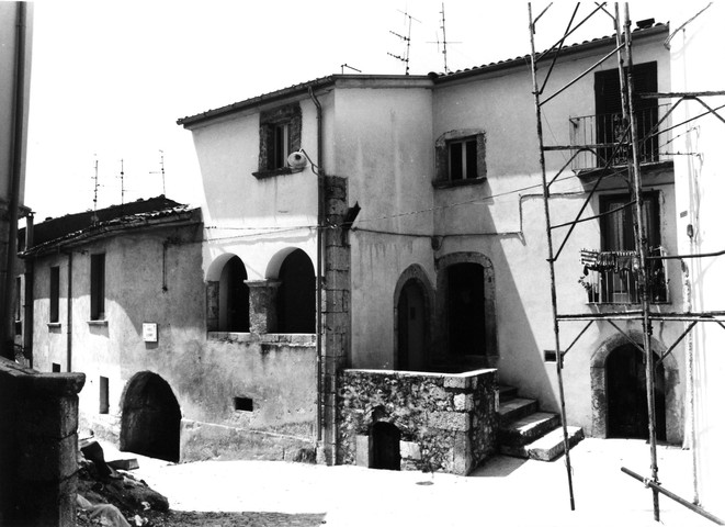 casa, con supportico - Fornelli (IS) 