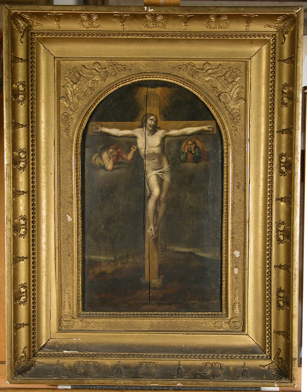 Cristo crocifisso e angeli (dipinto, opera isolata) di Venusti Marcello (maniera) (terzo quarto sec. XVI)