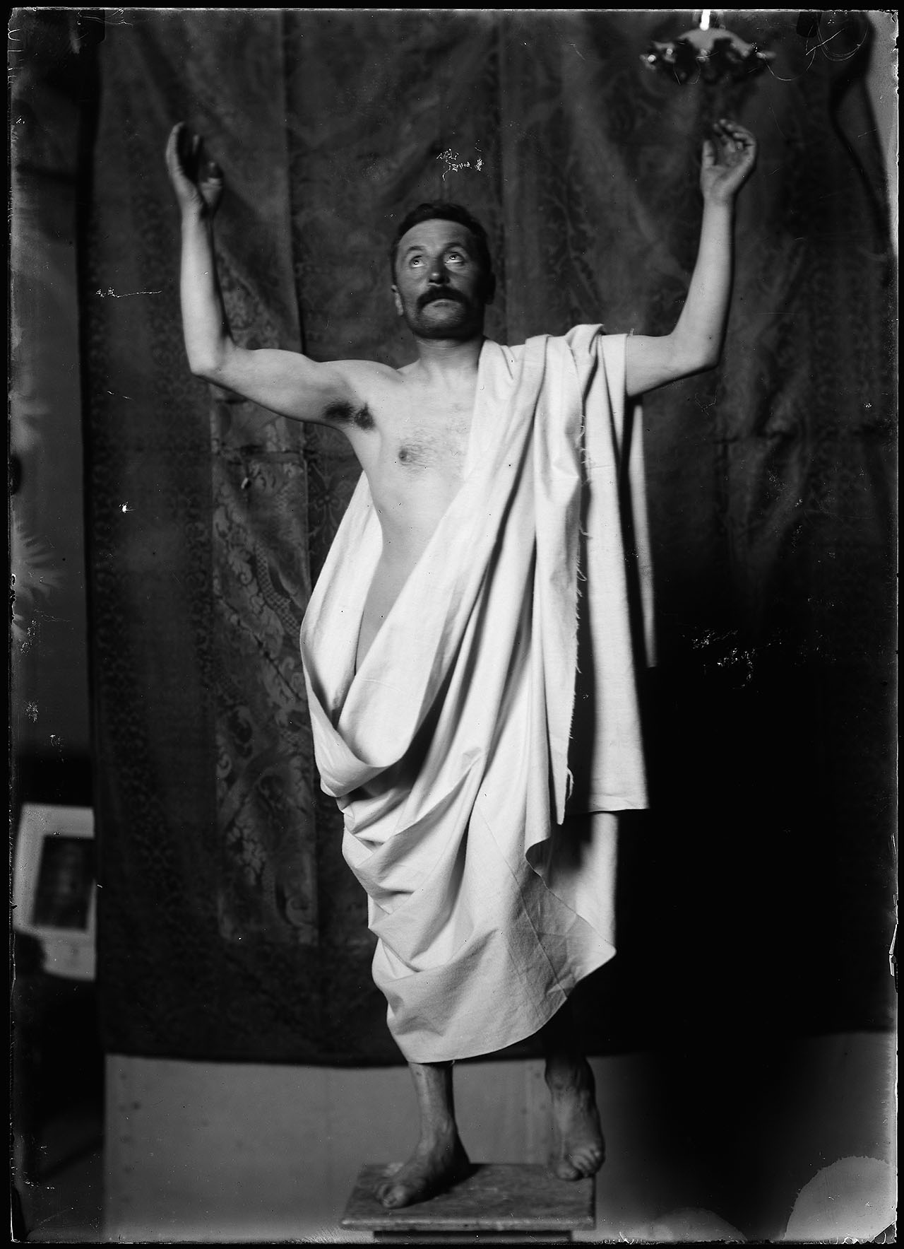 L0412 (negativo) di studio di vetrate artistiche Moretti-Caselli (fine/ inizio XX/ XXI)