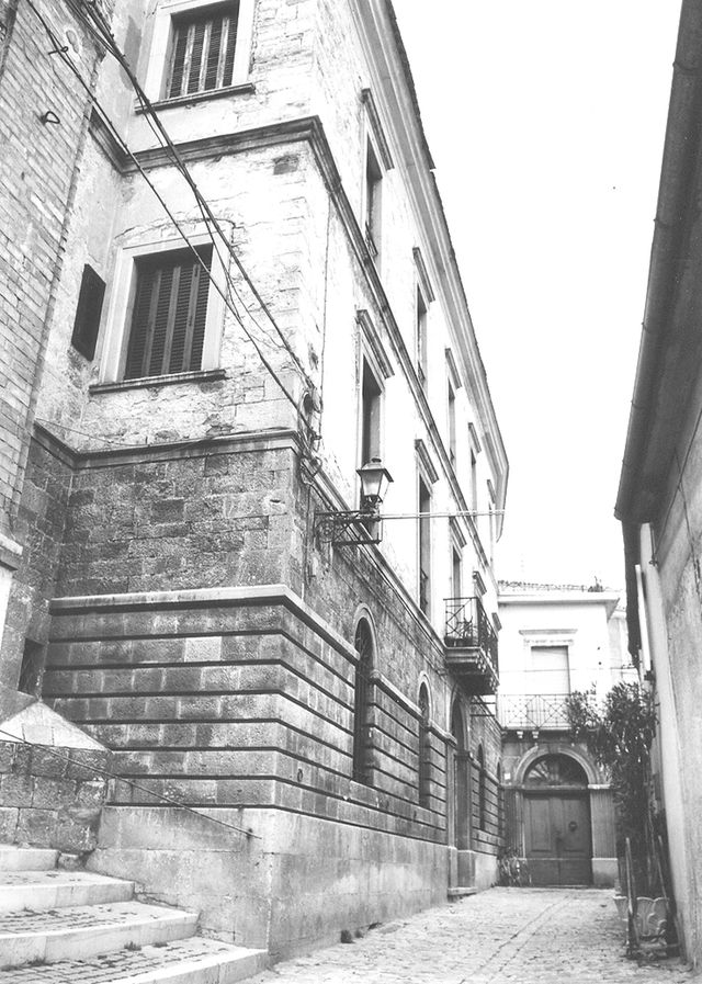Palazzo Gravina-Manes-Turco (palazzo, nobiliare, plurifamiliare) - Castelmauro (CB) 