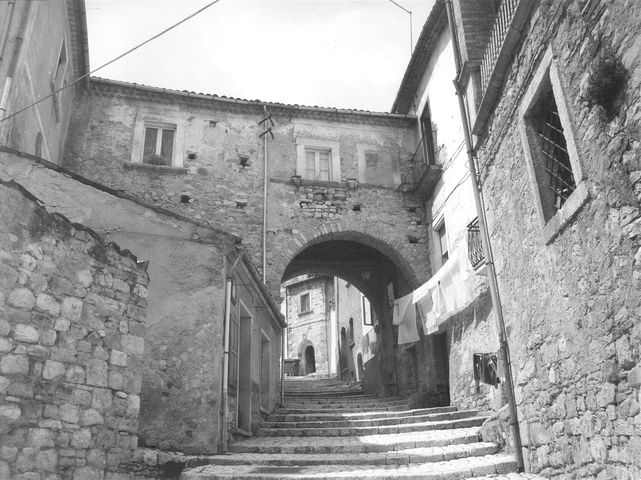 Casa Di Sarro-Morcone (casa, a blocco, con supportico, plurifamiliare) - Fossalto (CB) 