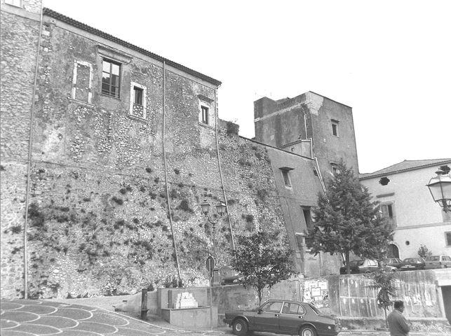 La Torre (palazzo, fortificato, plurifamiliare) - Sesto Campano (IS) 