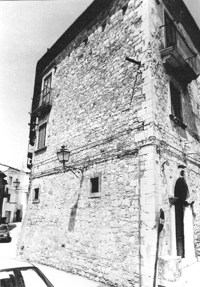 Palazzo Di Mario-D'Alessandro (palazzo, plurifamiliare) - Torella del Sannio (CB) 
