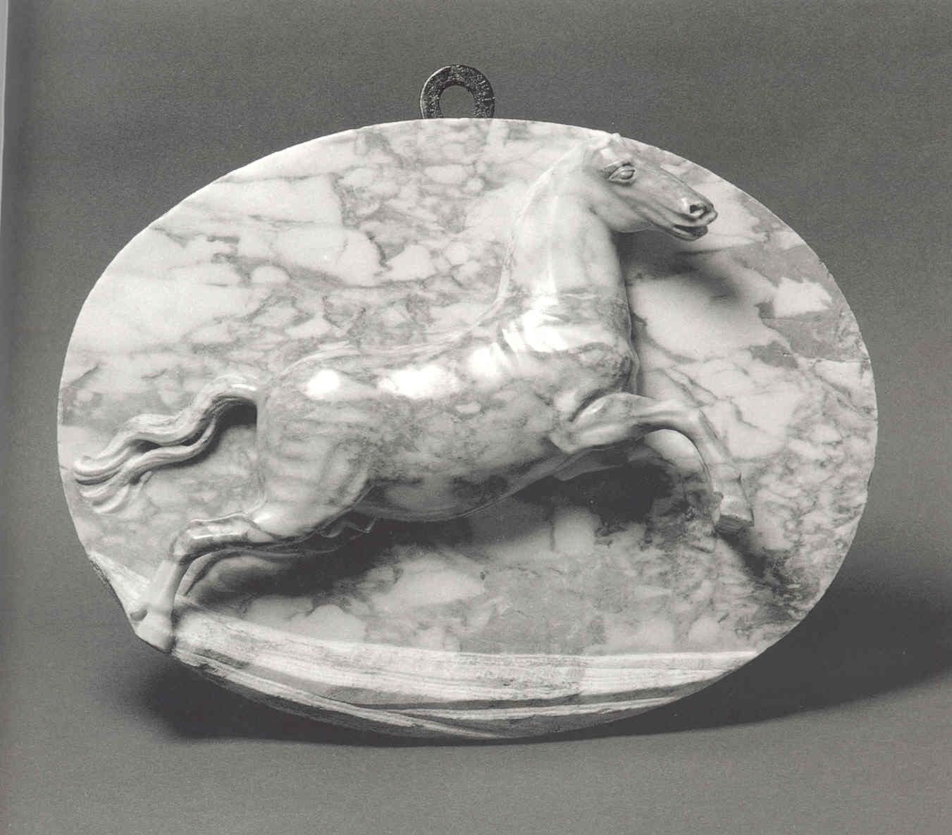 medaglione ellittico con cavallo a rilievo (rilievo, coppia) - ambito emiliano (inizio sec. XIX)