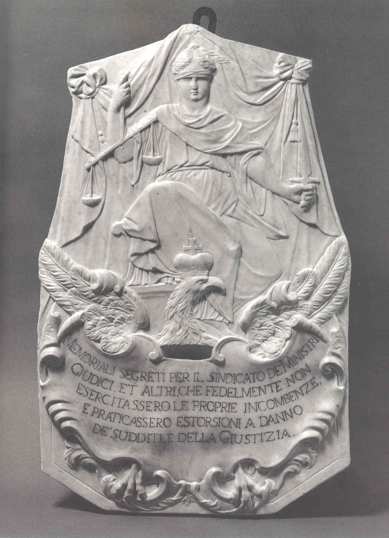 La Giustizia e l'aquila estense (rilievo, opera isolata) - ambito Italia nord-orientale (fine sec. XVII)