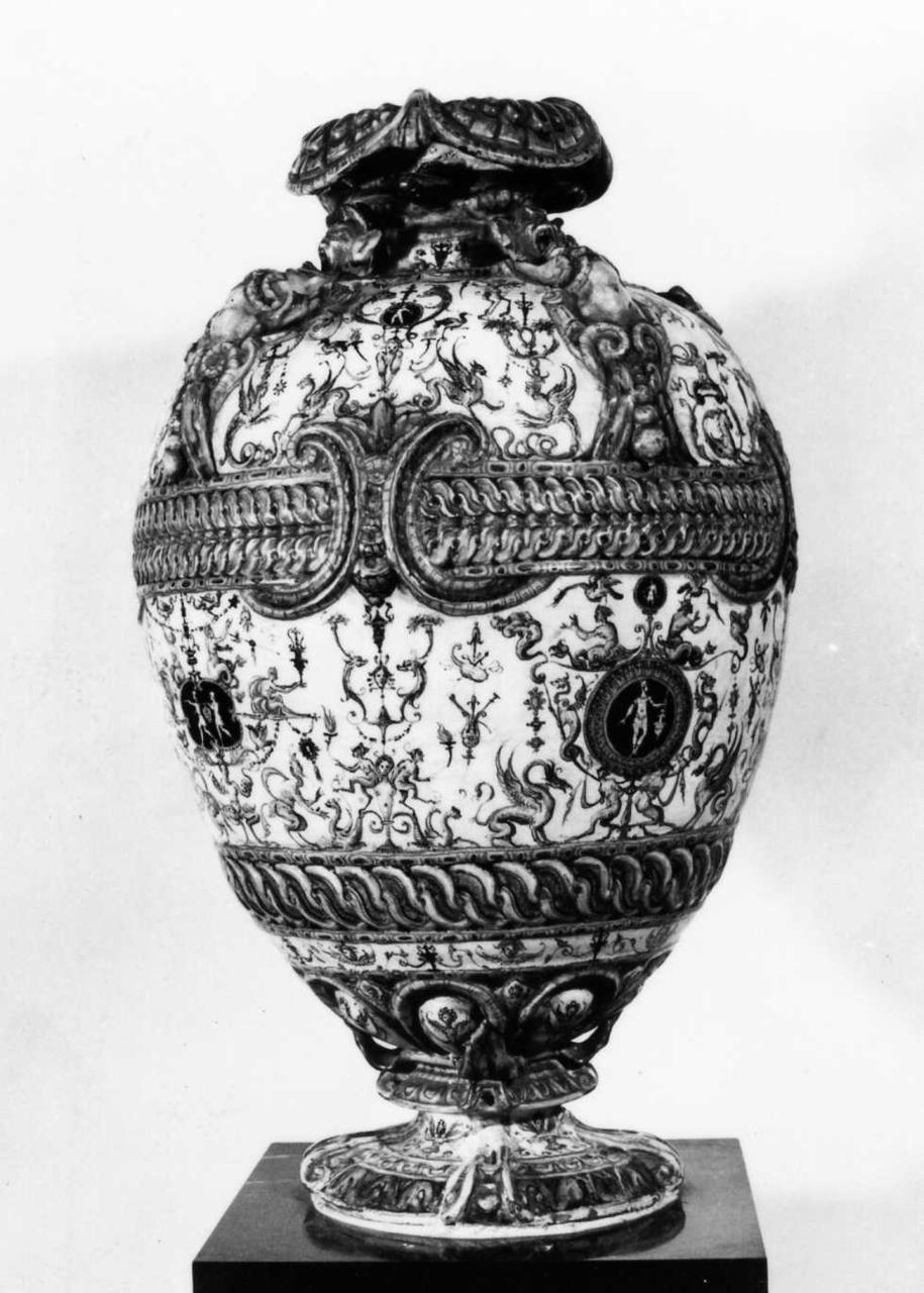 vaso da pompa, coppia di Fontana Orazio (bottega) - manifattura urbinate (terzo quarto sec. XVI)