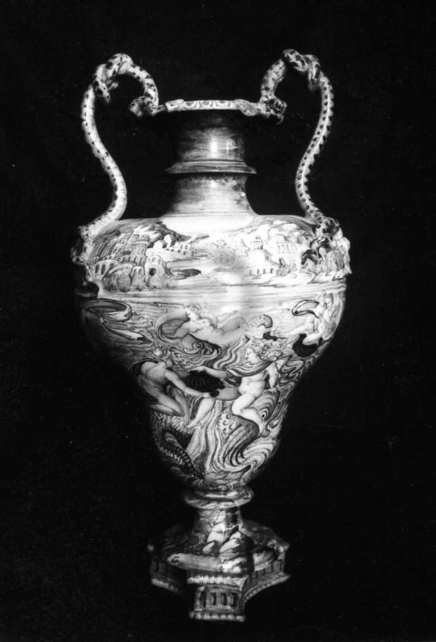 paesaggio marino con divinità e mostri (anfora da parata, coppia) di Fontana Orazio (bottega) - manifattura urbinate (terzo quarto sec. XVI)