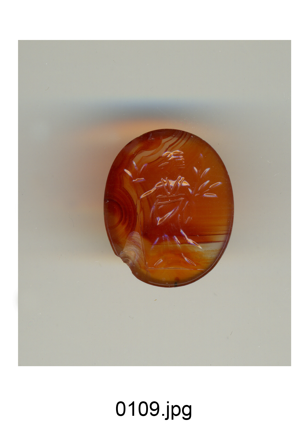 figura femminile con ramoscello e fiaccola (gemma) - produzione italiana (secc. XVI/ XVII)