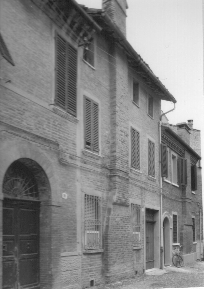 casa, privata - Ferrara (FE)  (XIV, fine)